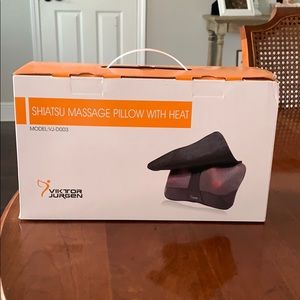 Shiatsu massage pillow with heat!!! 💁🏼‍♀️